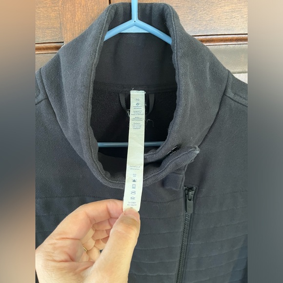 LULULEMON Womens BE TRUE Quilted Asymmetrical Zip Jacket - Picture 5 of 6